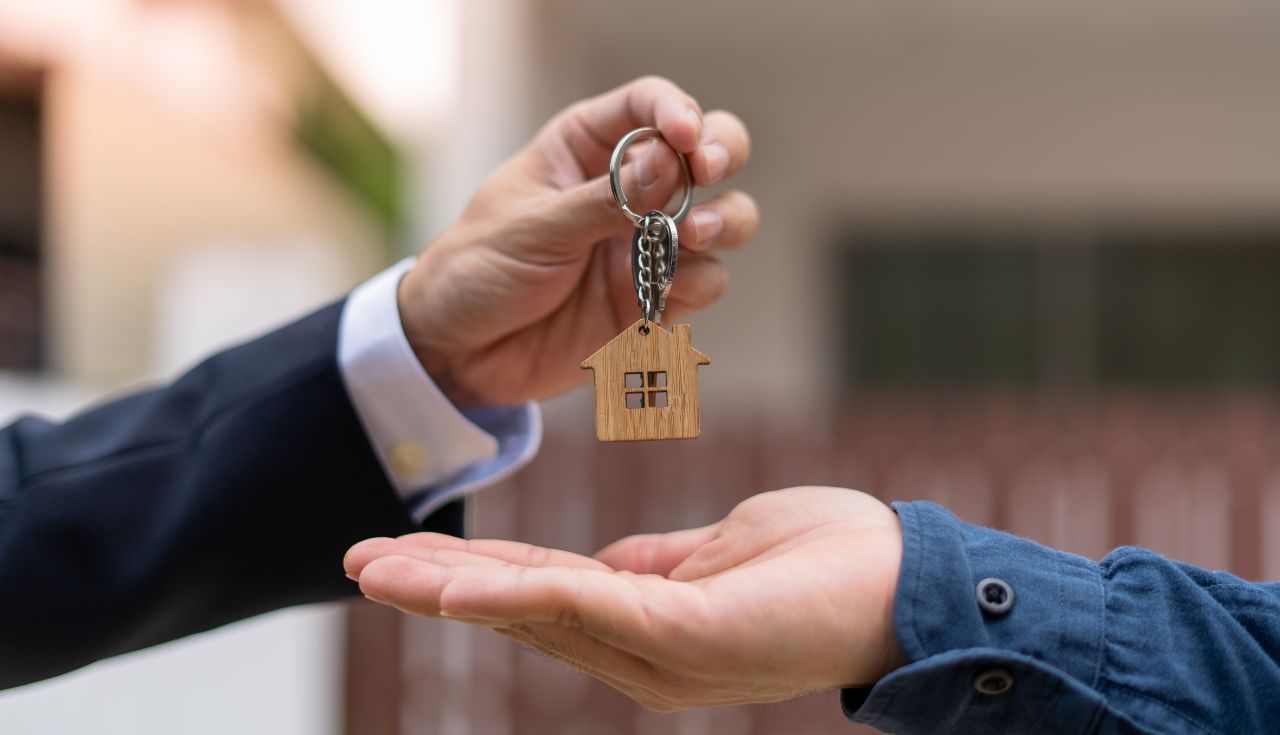 Buying a Home as a Digital Nomad: Mortgage Options for Travellers